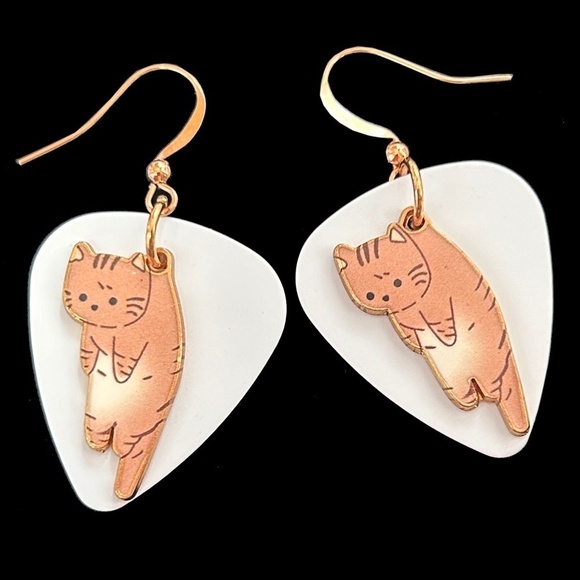 HAND Crafted Earrings Repurposed Guitar picks Tabby Kitty Charm Pendant - Picture 1 of 7